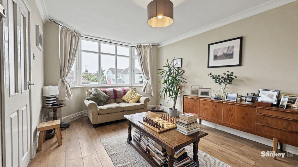 House in Mansfield, Nottinghamshire - More