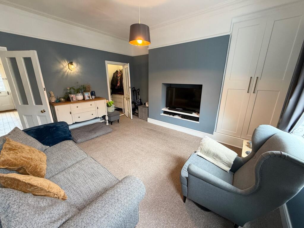 House in Bradford, Shipley - More