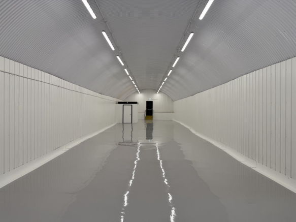 An empty arch with white lining