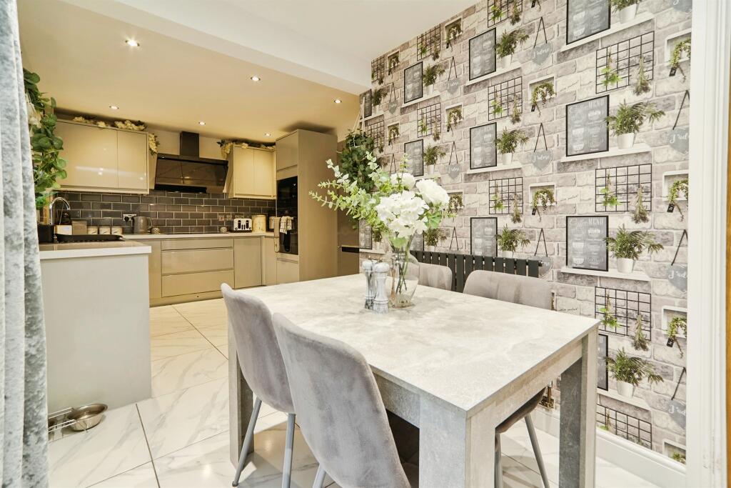 Main image of property: Gamble Hill Chase, Leeds