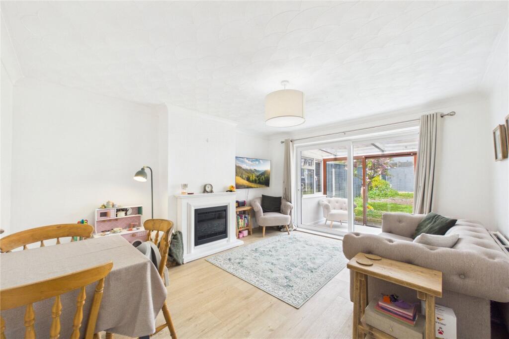 Buckland Avenue, Basingstoke, Hampshire, RG22 photo 2