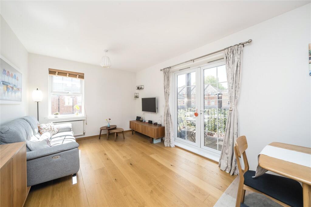 Main image of property: Coppetts Road, London, N10