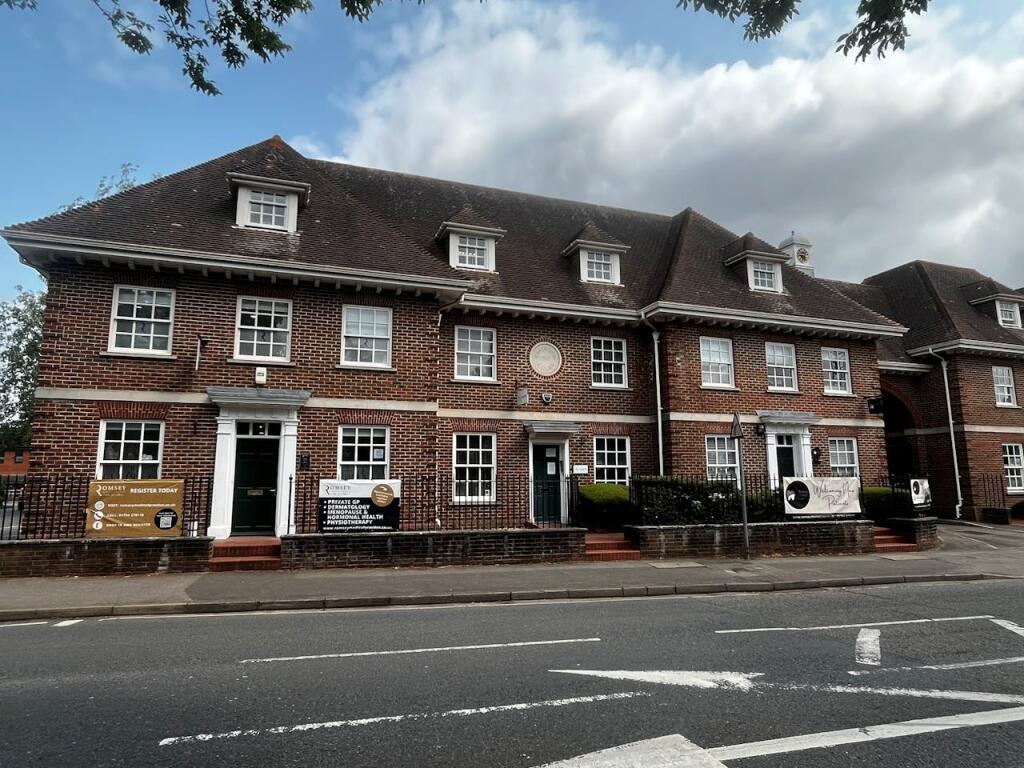 Main image of property: 3 Eastwood Court, Broadwater Road, Romsey, SO51 8JJ