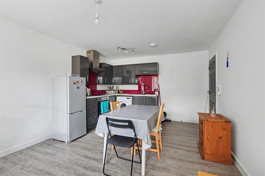 Apartment in Nottingham, Stapleford - View 3