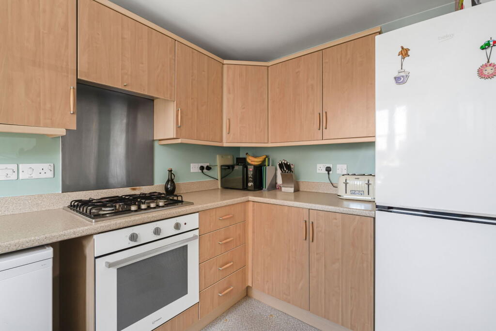 House in Gloucester - View 3