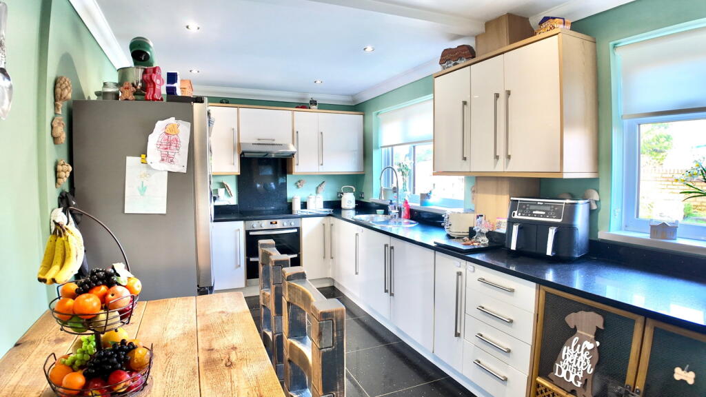 House in Newport - View 2