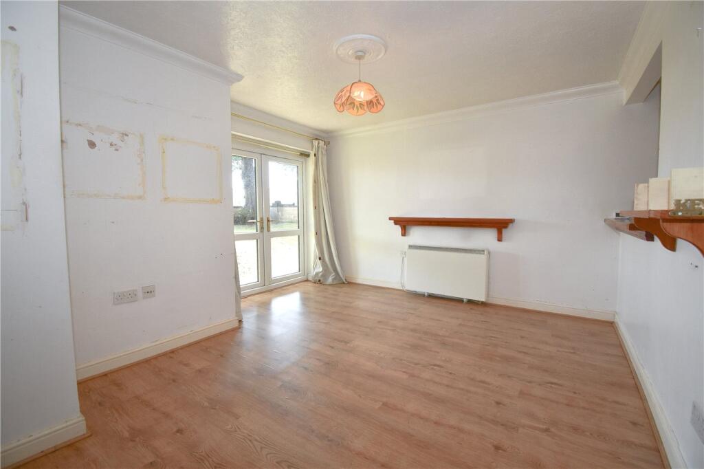 Croft Avenue East, Bromborough, Wirral photo 2