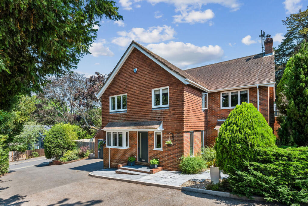Main image of property: Dellswood Close, Hertford, SG13