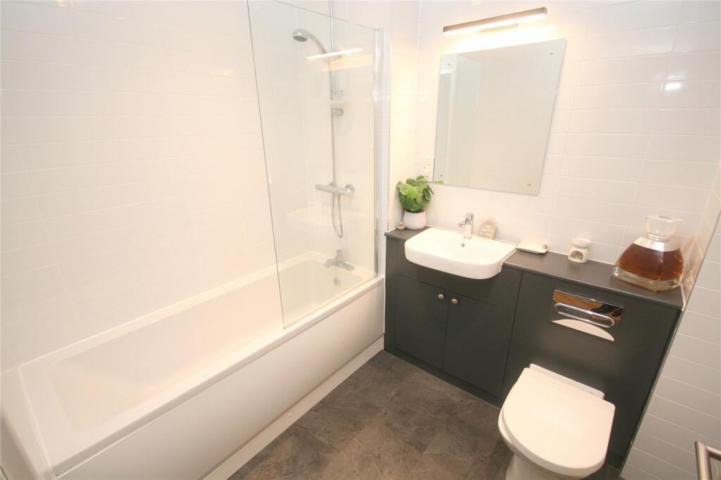 Apartment in North Tyneside, North East - View 5