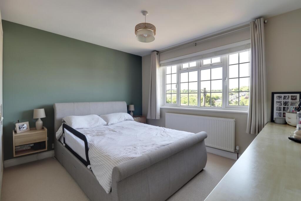 House in Croydon - More