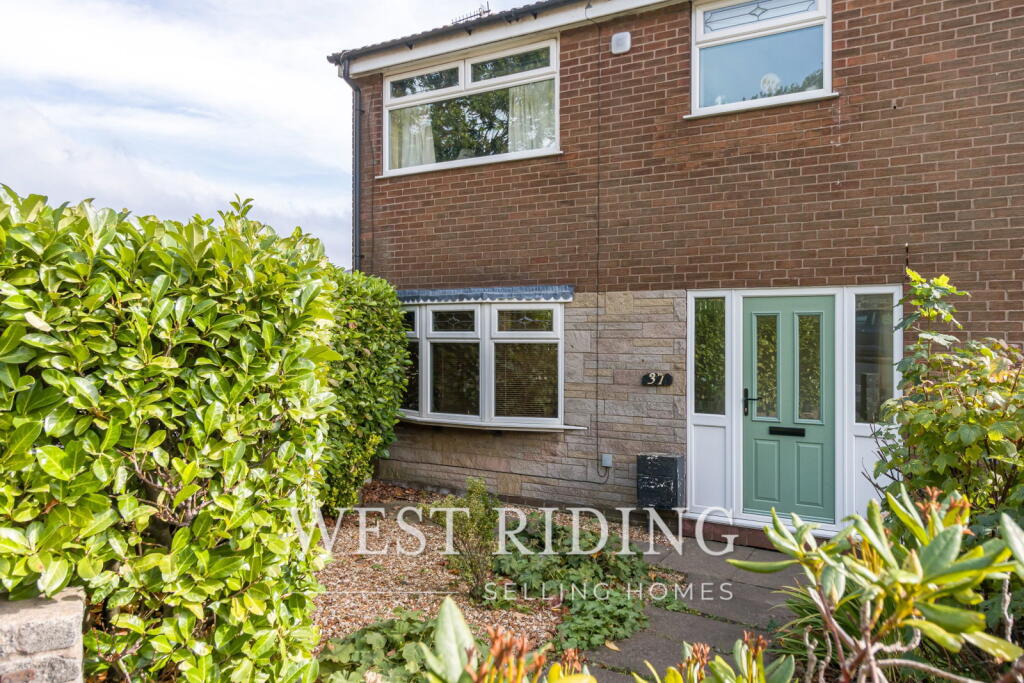 3-bed house on Quickedge Road, Mossley, Ashton-Under-Lyne, £240,000