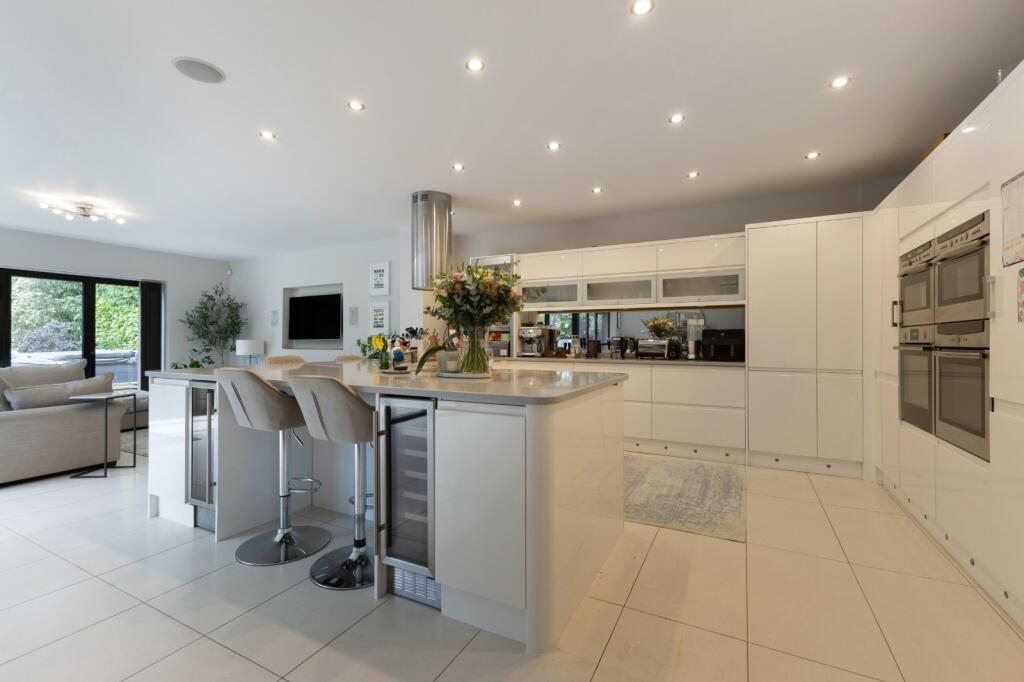Steels Lane, Oxshott, Leatherhead, Surrey, KT22 photo 4