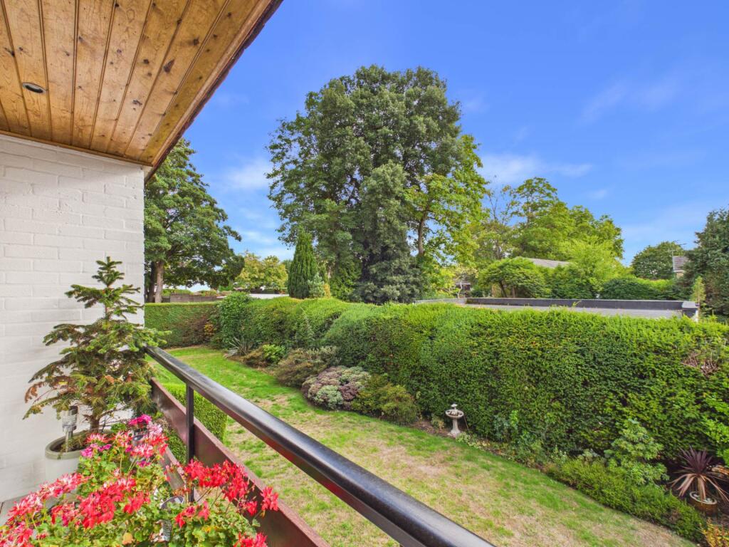 Apartment in Horsham, West Sussex - View 2
