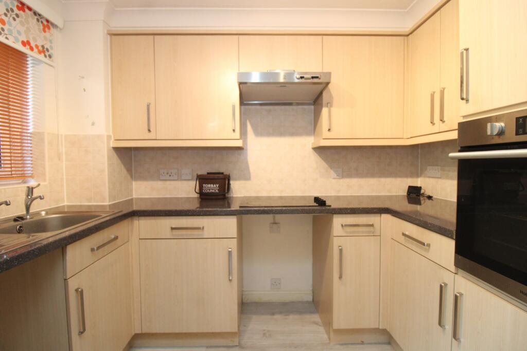 Albany Court,  Polsham Park, Paignton photo 4