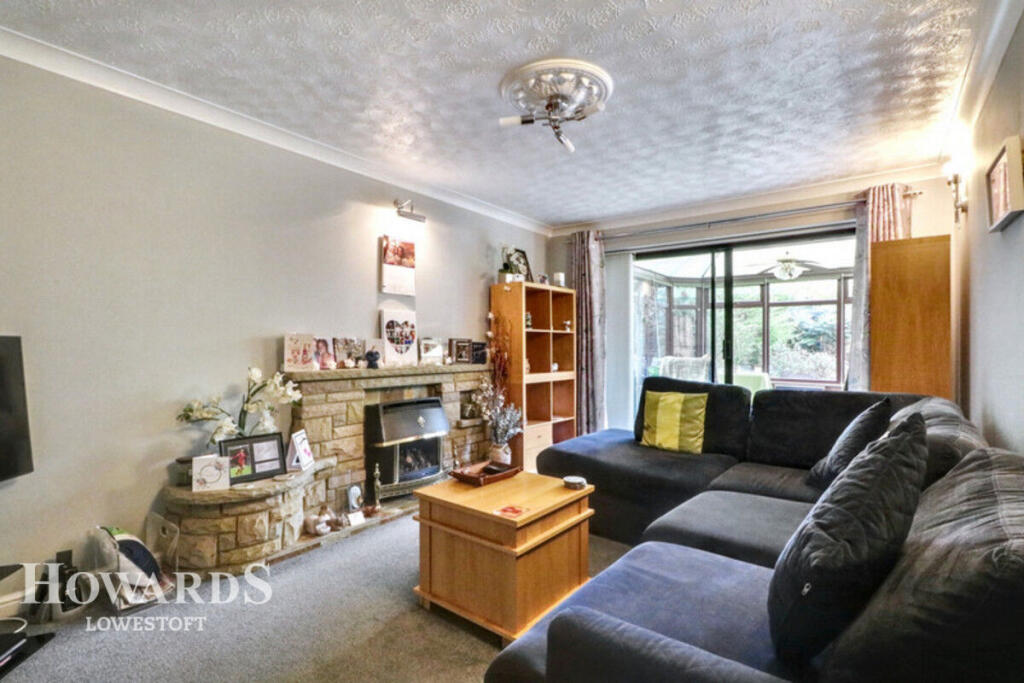 3-bed bungalow on Seavert Close, Lowestoft, £310,000