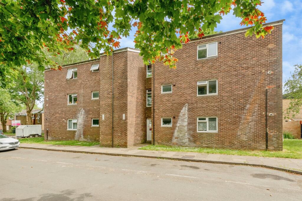 1-bed flat on Fennel Crescent, Crawley, £140,000
