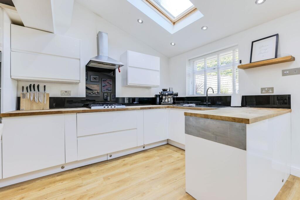 Chestnut Grove, Calverley, Pudsey, West Yorkshire, LS28 photo 4