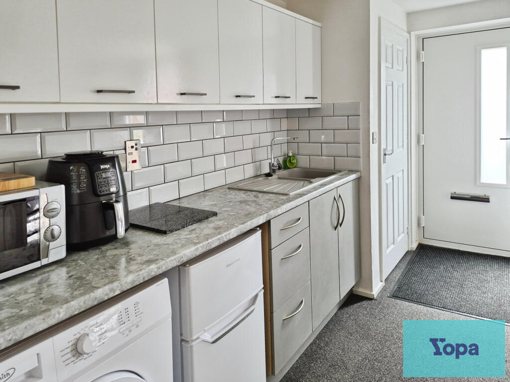 Apartment in Stoke-on-Trent - View 4