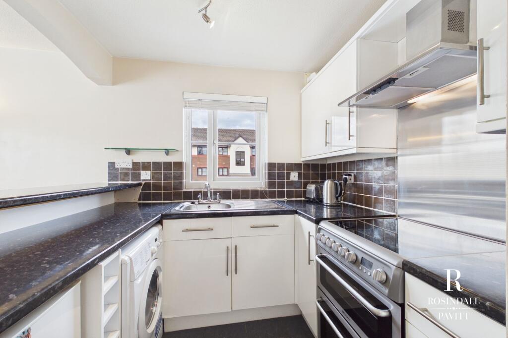 Apartment in London, Hackbridge - View 3