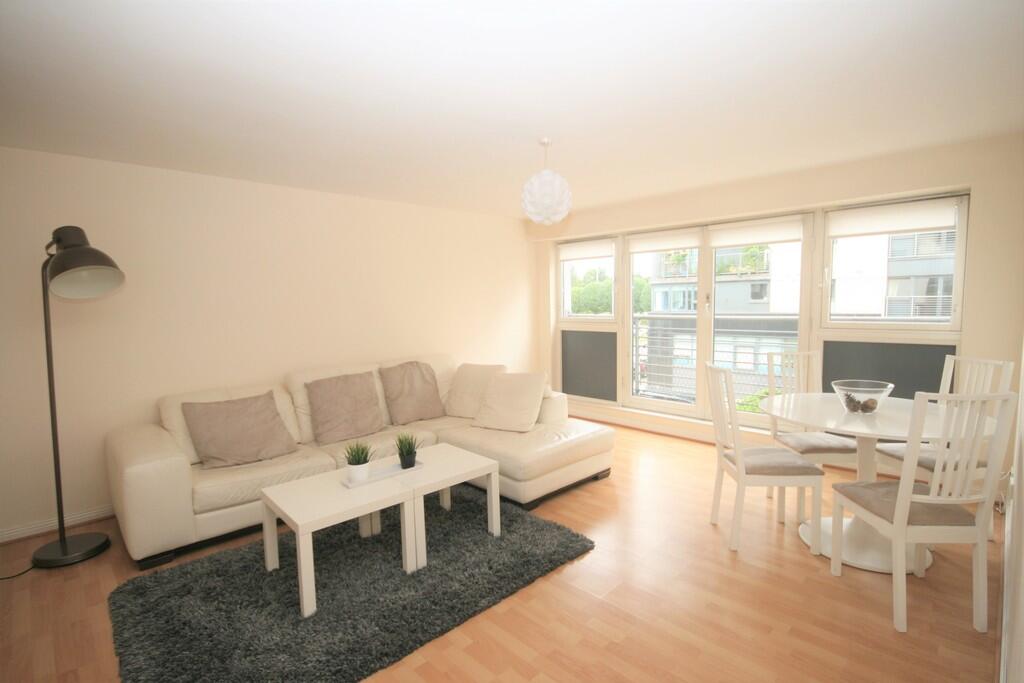 Main image of property: Wallace Street - Spacious & Modern 2 Bed Furnished Apartment, Tradeston - Available 15/05/2026