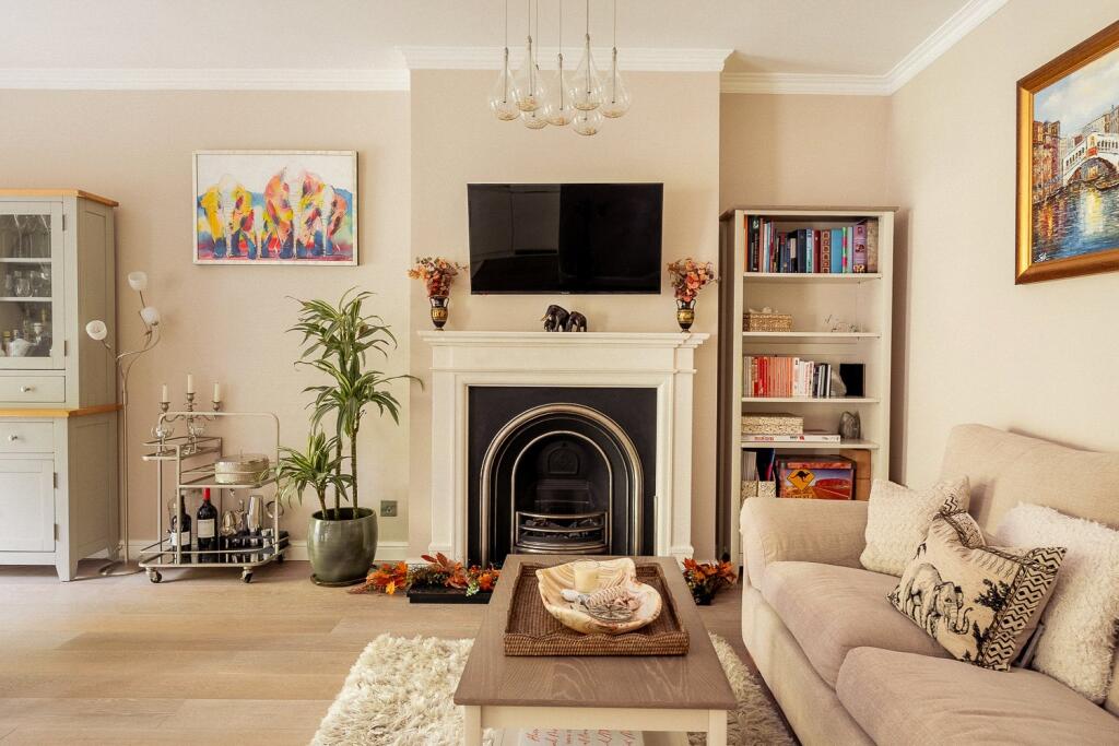 Main image of property: Queens Gardens, Bayswater, London, W2