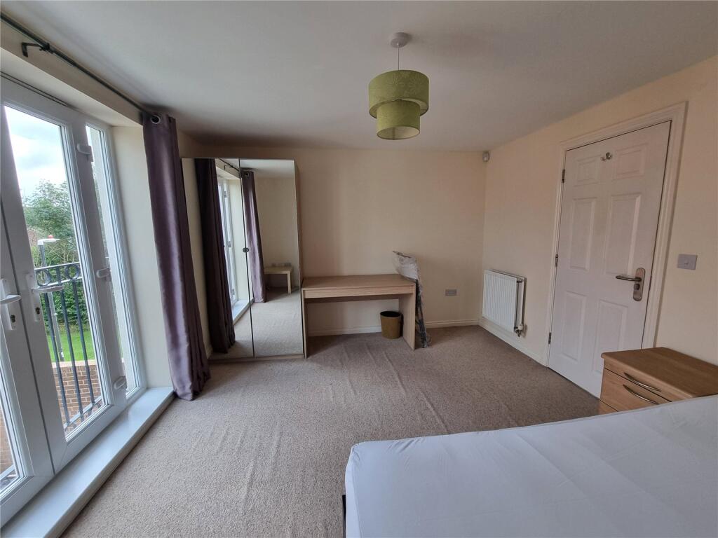 5 bedroom end of terrace house for rent