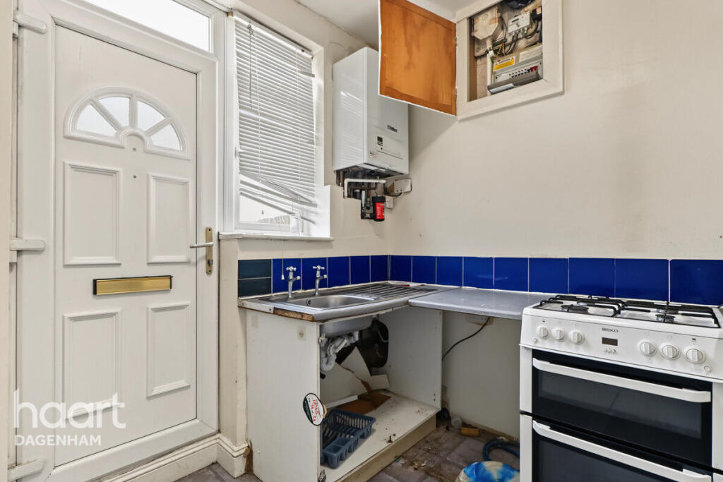 Apartment in Romford - View 3