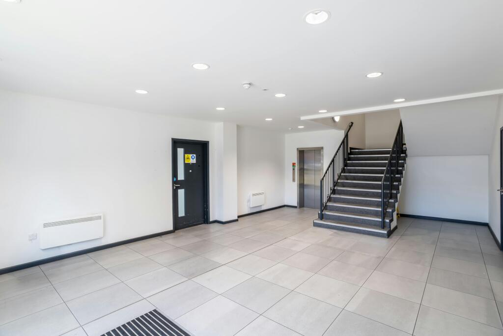 Units B Laporte Way - Luton-13.jpg