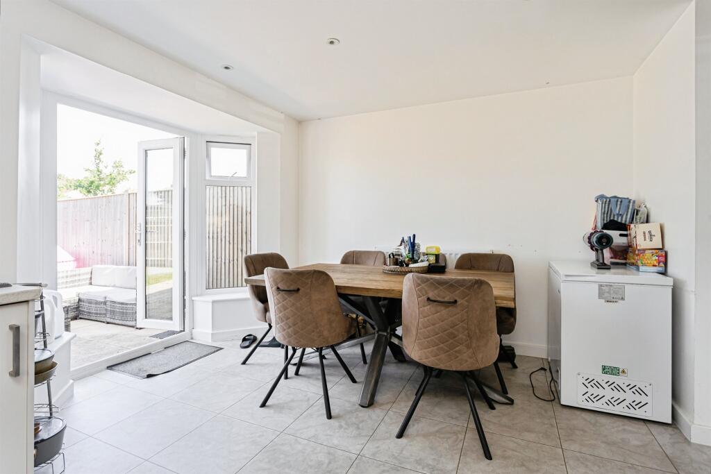 Bonnet Lane, Burgess Hill photo 4