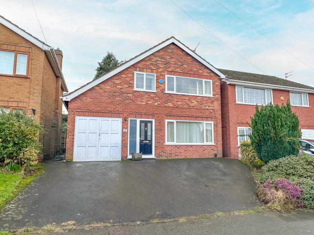 3-bed detached on Breen Rydding Drive, Bilston, WV14 9QQ, £285,000