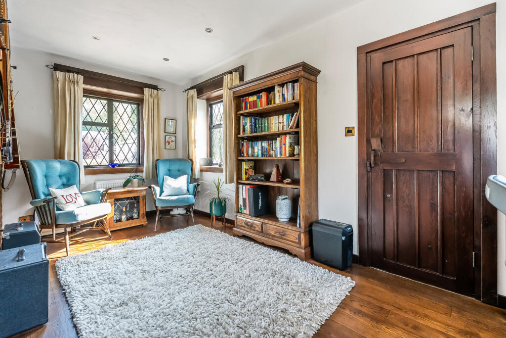 House in Croydon - More