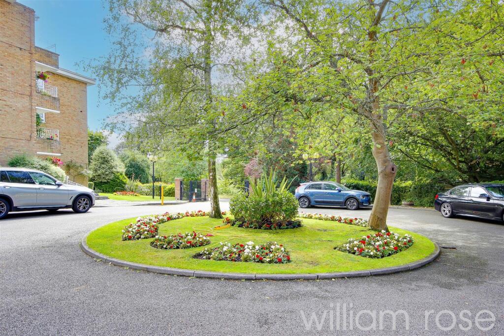 Highwood, Sunset Avenue, Woodford Green photo 3