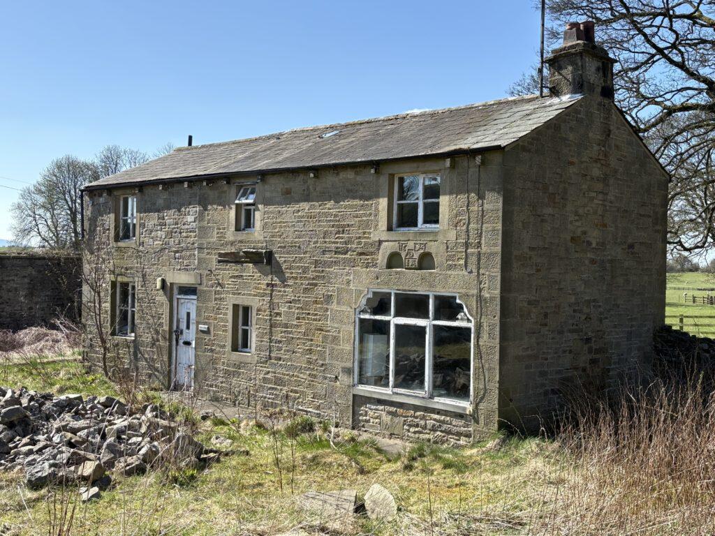 Main image of property: Cottage for Sale – Keepers Cottage, Peel Park, Hellifield, Skipton, BD23 4LD