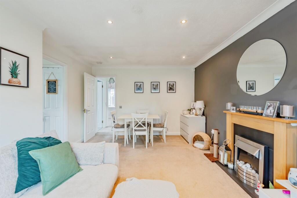 House in Reigate and Banstead, Surrey - View 4