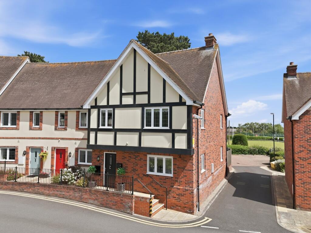 3-bed terraced on Dame Mary Walk, Halstead, CO9, £300,000