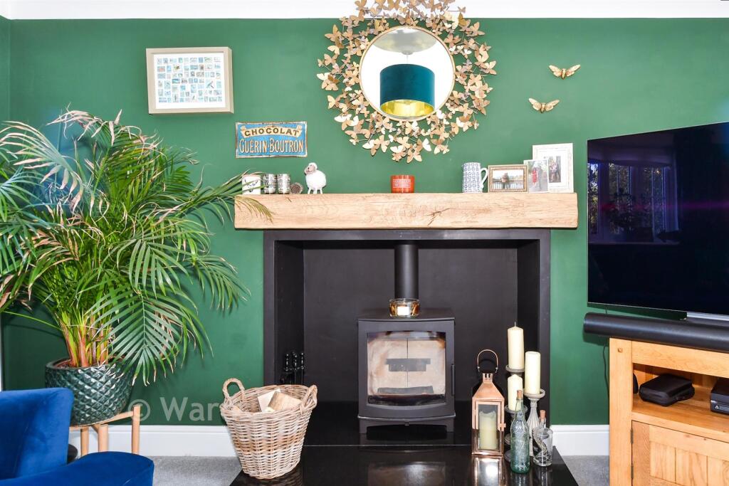 House in Tonbridge and Malling, Hadlow - More