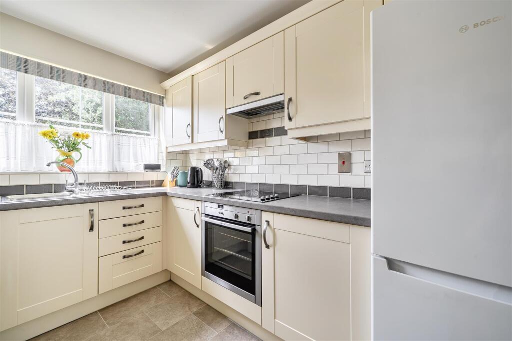 Apartment in Crowthorne, Bracknell Forest - View 5