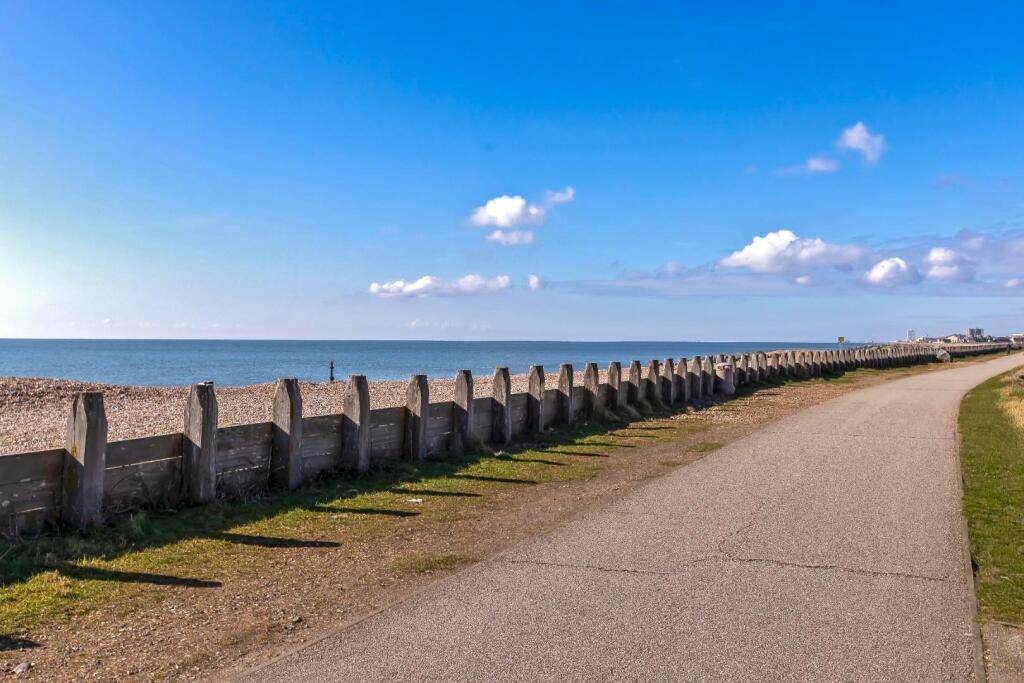 Brighton Road, Lancing photo 3