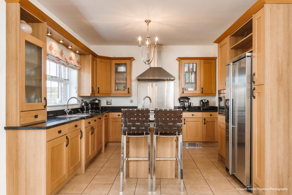 House in Porthcawl, Nottage - More