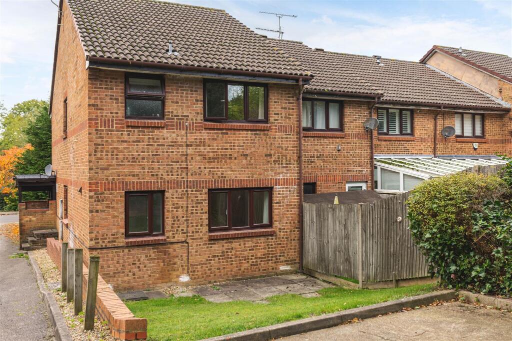 Apartment in Hatfield, Hilltop - View 2