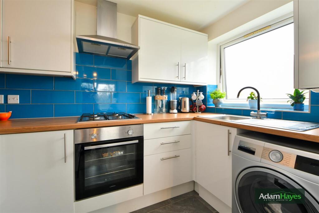 Apartment in London, Colney Hatch - View 4