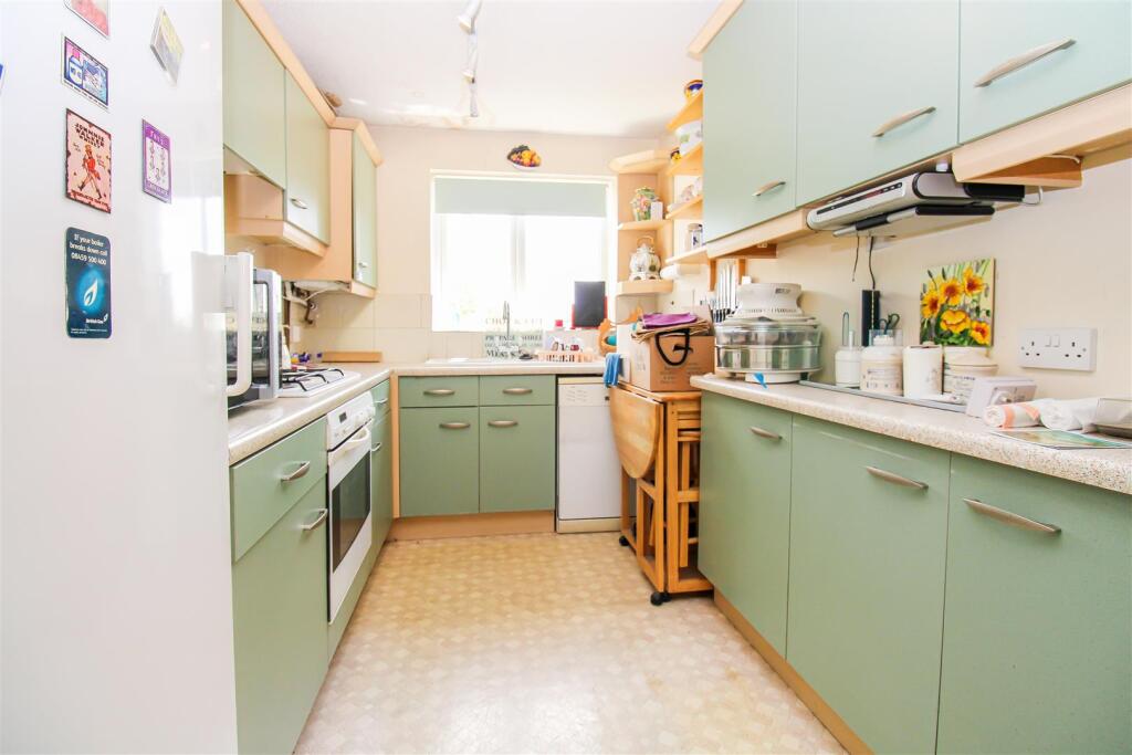 House in Wakefield, Gawthorpe - View 2