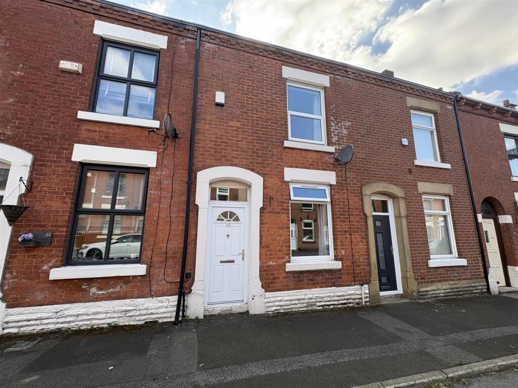 2-bed house on Cecil Street, Stalybridge, £165,000