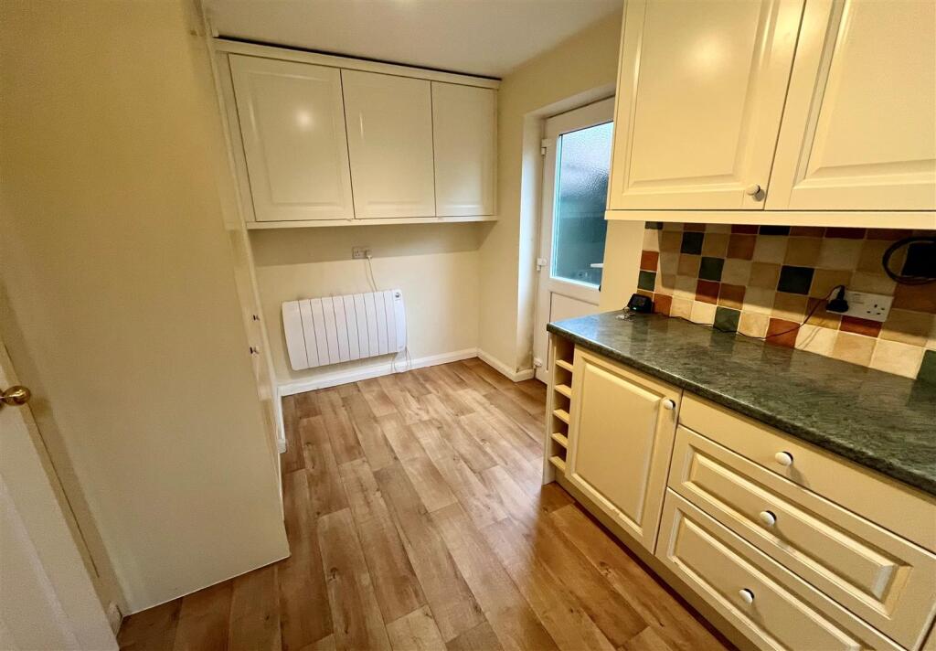 4, Elm Close, Pitton, Salisbury photo 3