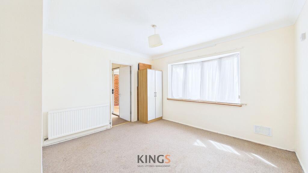 House in Hatfield, Roe Green - View 3