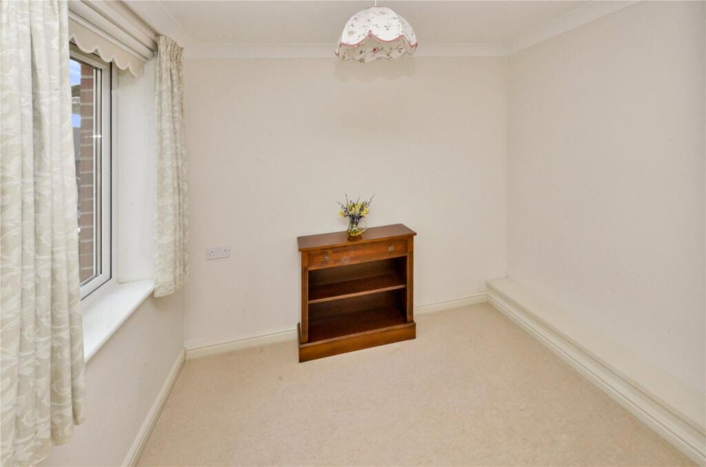 Apartment in Bournemouth, West Moors - View 4