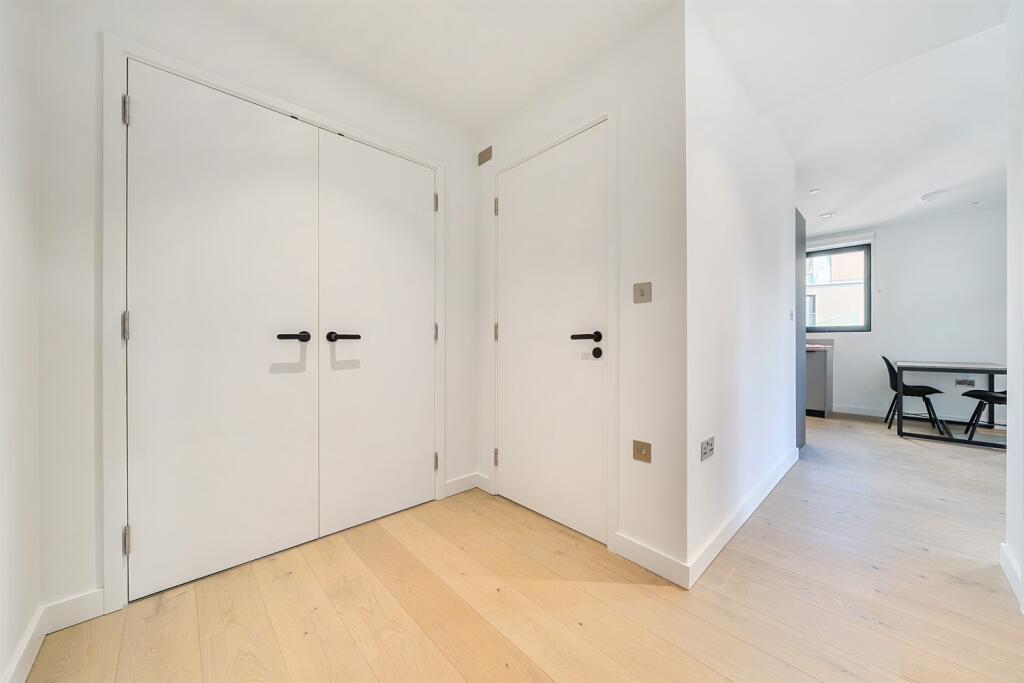 Apartment in London - View 4