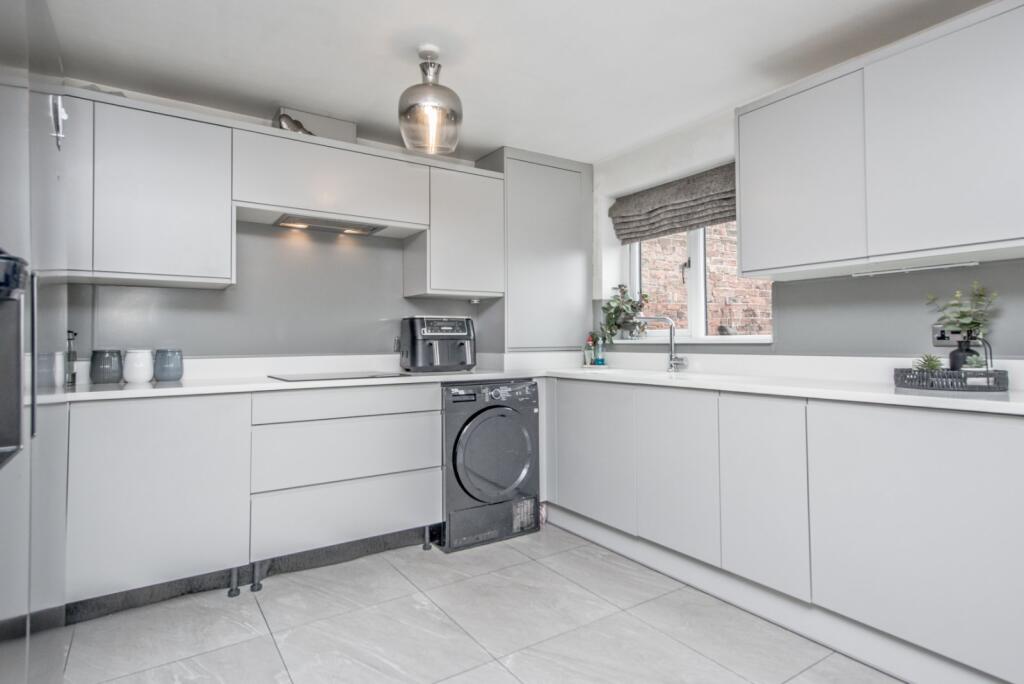 Clare Road, Cleckheaton, West Yorkshire, BD19 photo 2