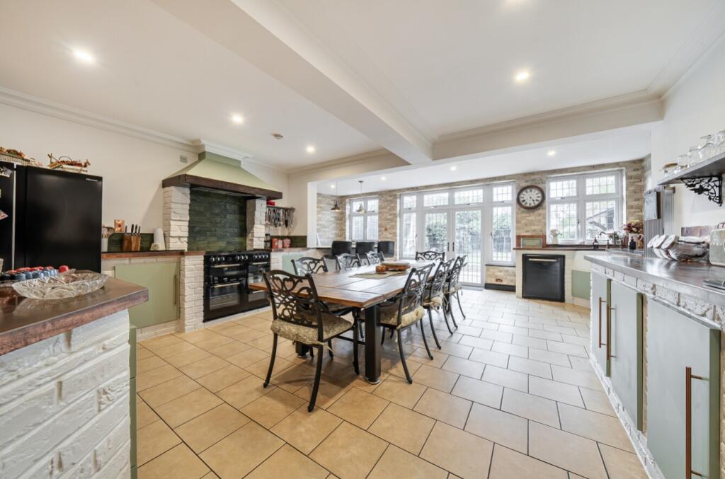 House in Dartford - More