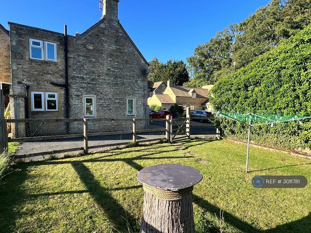 House in Gloucester - View 5